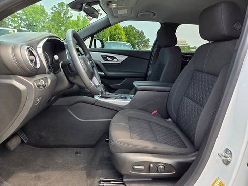 Used 2022 Chevrolet Blazer LT FWD image 9