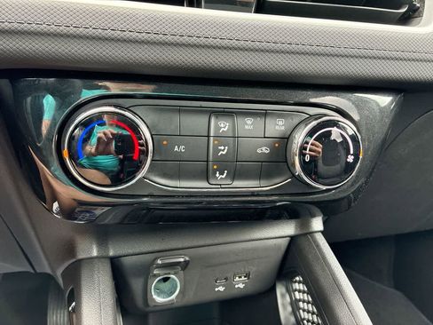 Used 2025 Chevrolet TrailBlazer LT FWD image 17