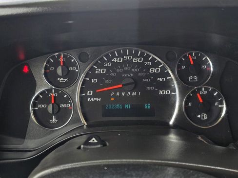 Used 2017 Chevrolet Express 2500 image 17