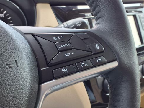 Used 2017 Nissan Rogue SL w/ SL Premium Package image 24