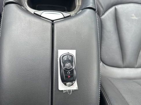 Used 2019 Buick Envision Essence AWD/4WD image 31