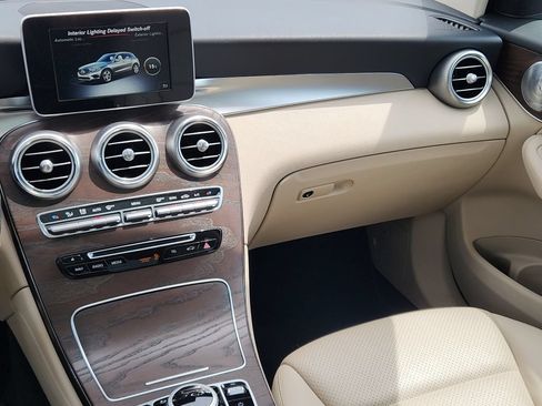 Used 2018 Mercedes-Benz GLC 300 4MATIC image 30