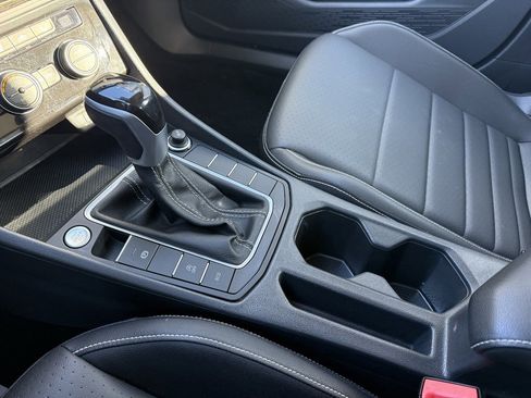 Used 2024 Volkswagen Jetta SE image 21