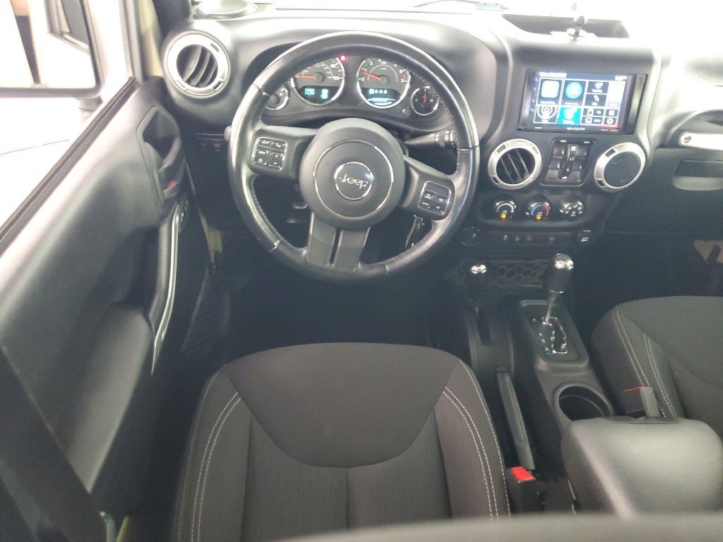 Used 2018 Jeep Wrangler Unlimited Rubicon w/ Connectivity Group AWD/4WD image 16