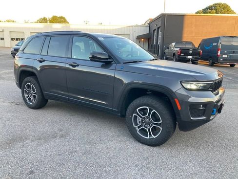 New 2024 Jeep Grand Cherokee Trailhawk w/ Advanced Protech Group II AWD/4WD image 8