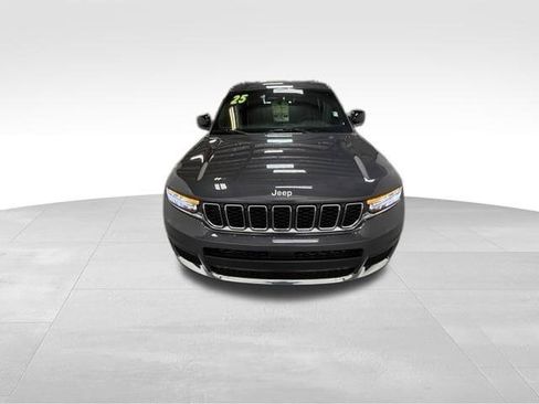 Certified 2025 Jeep Grand Cherokee L Laredo w/ Luxury Tech Group I AWD/4WD image 5