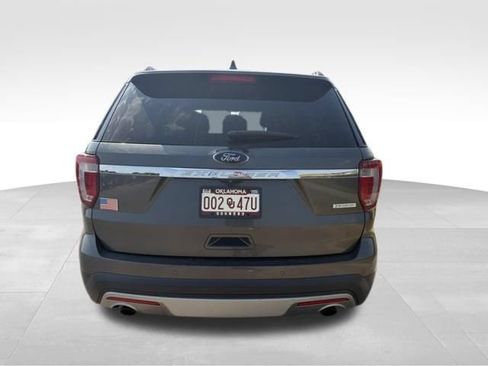 Used 2017 Ford Explorer XLT w/ Equipment Group 202A FWD image 4