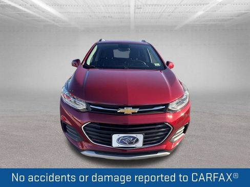 Used 2020 Chevrolet Trax LT w/ Sun & Sound Package AWD/4WD image 2