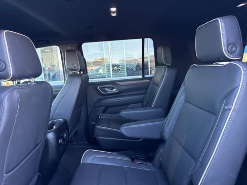 Used 2023 Chevrolet Suburban Premier image 19