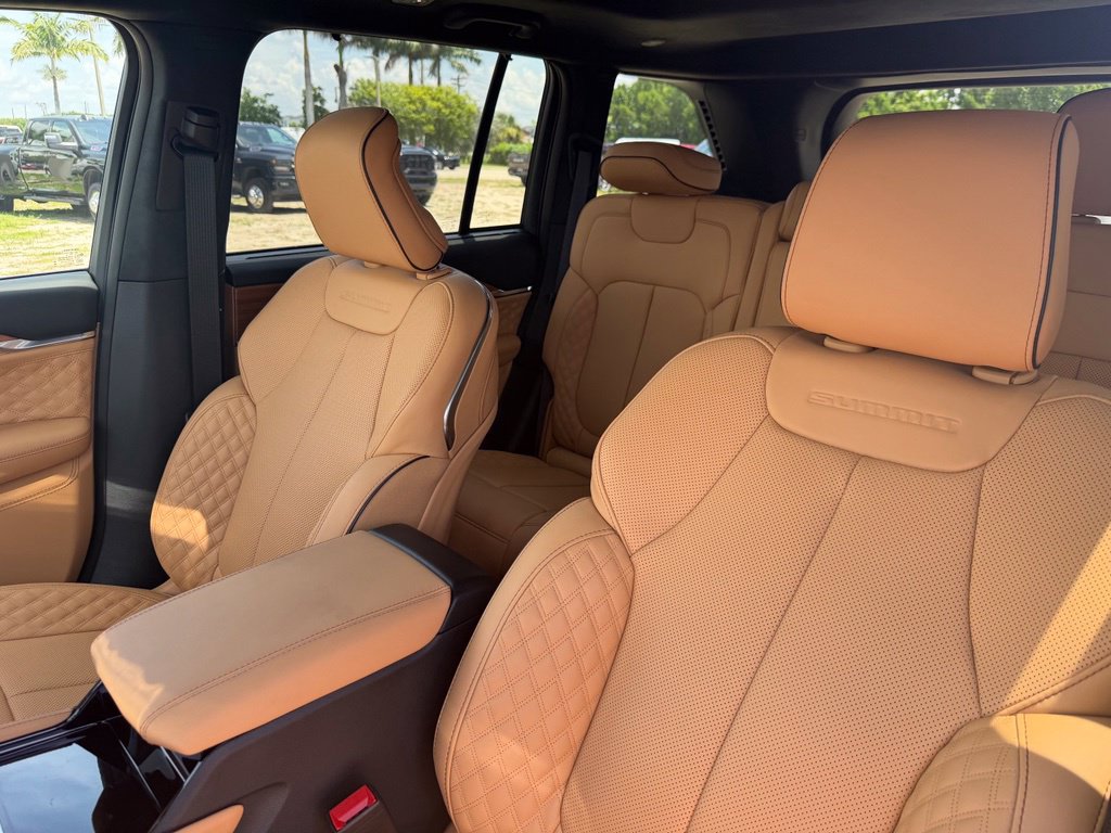 New 2026 Jeep Grand Cherokee Summit w/ Obsidian Package AWD/4WD image 25