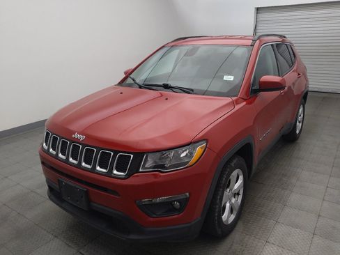 Used 2018 Jeep Compass Latitude w/ Cold Weather Group FWD image 15