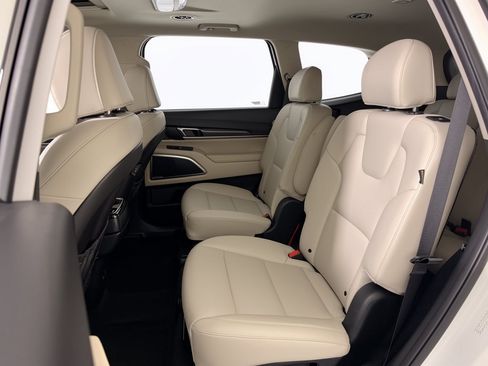 Used 2025 Kia Telluride S FWD image 25