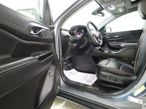 Used 2022 GMC Acadia AT4 w/ Preferred Package AWD/4WD image 9