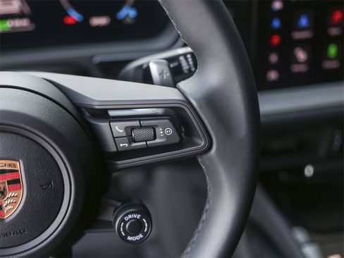 Certified 2025 Porsche Cayenne E-Hybrid Coupe image 19