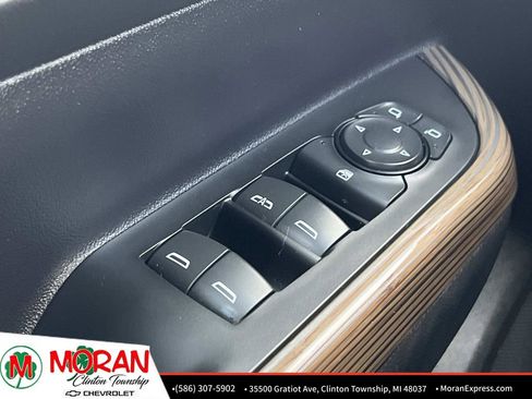 Certified 2023 GMC Acadia SLE w/ Driver Convenience Package image 26