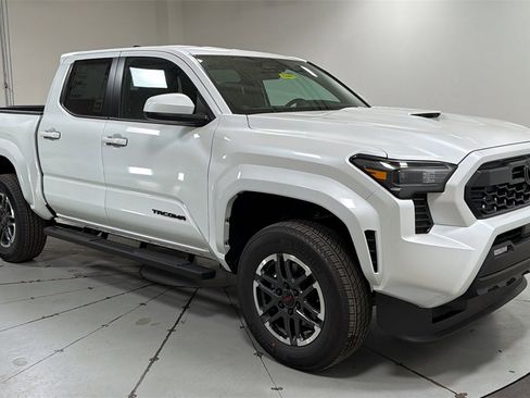 New 2026 Toyota Tacoma TRD Sport image 3