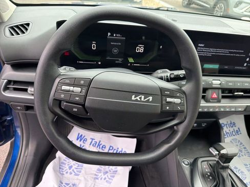 Used 2025 Kia K4 LXS image 17