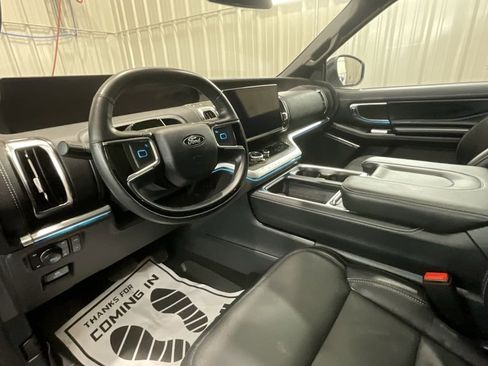 Used 2025 Ford Expedition Max Platinum w/ Stealth Appearance Package image 9