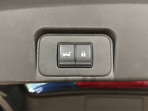 Used 2025 Nissan Rogue SV image 42