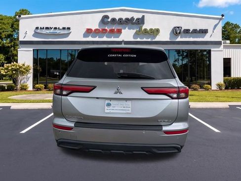 Used 2023 Mitsubishi Outlander SE AWD/4WD image 5
