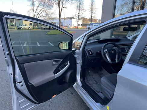 Used 2013 Toyota Prius Two image 7