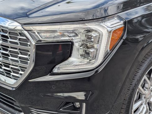 Used 2023 GMC Terrain Denali w/ Denali Premium Package image 9
