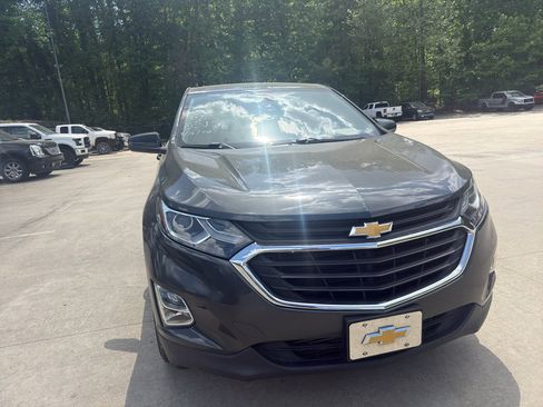 Used 2019 Chevrolet Equinox LT image 2