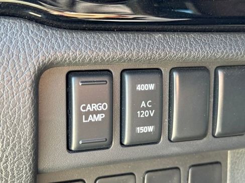 Used 2023 Nissan Titan SV w/ SV Convenience Package image 25