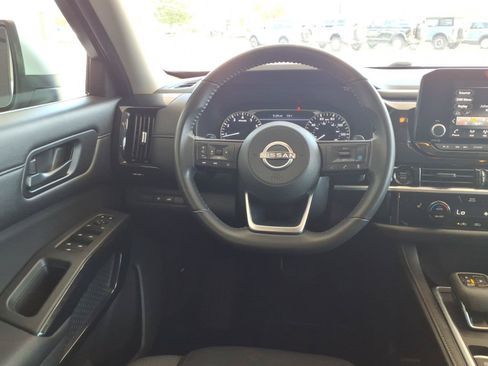 Used 2025 Nissan Pathfinder SV AWD/4WD image 19