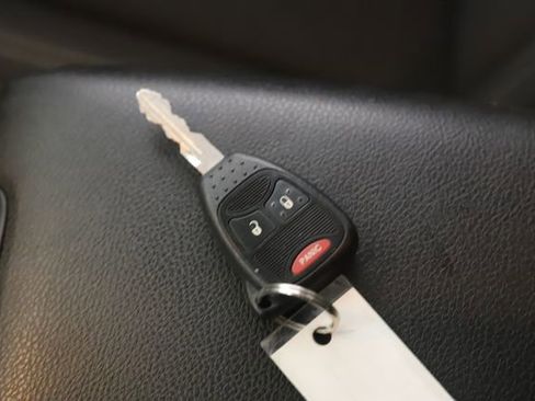 Used 2018 Jeep Wrangler Unlimited Sahara w/ Connectivity Group AWD/4WD image 18