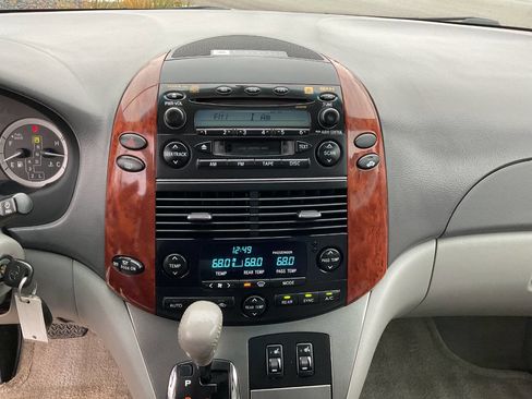 Used 2004 Toyota Sienna XLE image 18