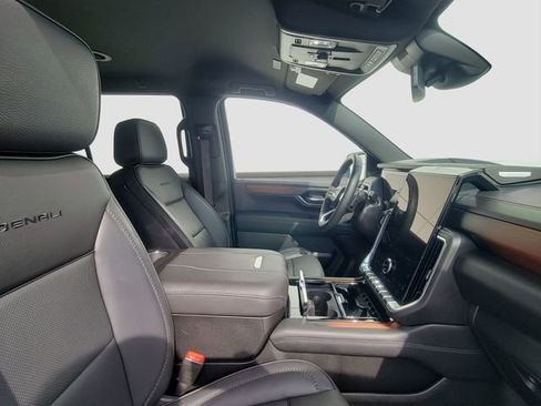 Used 2025 GMC Yukon Denali image 17