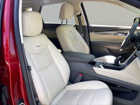 Used 2021 Cadillac XT5 Premium Luxury FWD image 8