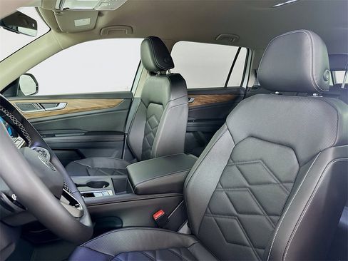 New 2026 Volkswagen Atlas SE image 8