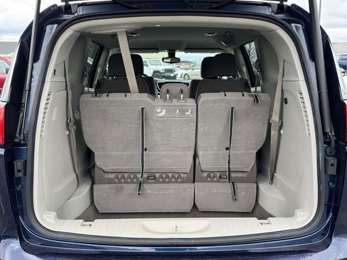 Used 2017 Chrysler Pacifica Touring image 31