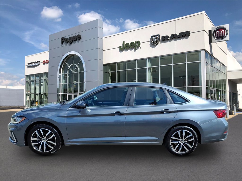 Used 2025 Volkswagen Jetta SE FWD image 6