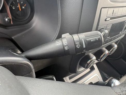 Used 2015 Jeep Patriot High Altitude AWD/4WD image 33