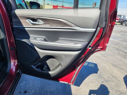 Used 2024 Jeep Grand Cherokee Limited w/ Luxury Tech Group II image 9