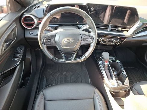 Certified 2024 Chevrolet Trax RS w/ Sunroof Package FWD image 12
