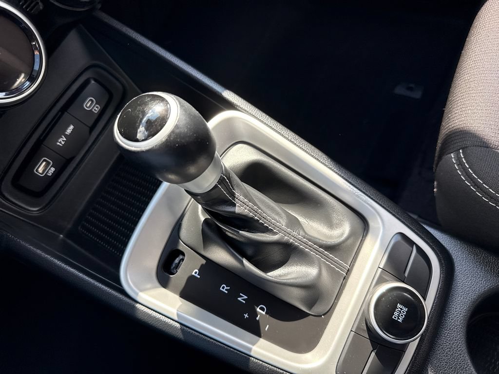 Certified 2024 Hyundai Venue SEL FWD image 30
