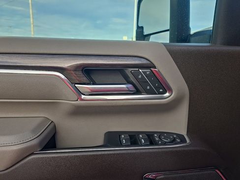 Used 2024 Chevrolet Silverado 2500 LTZ image 12