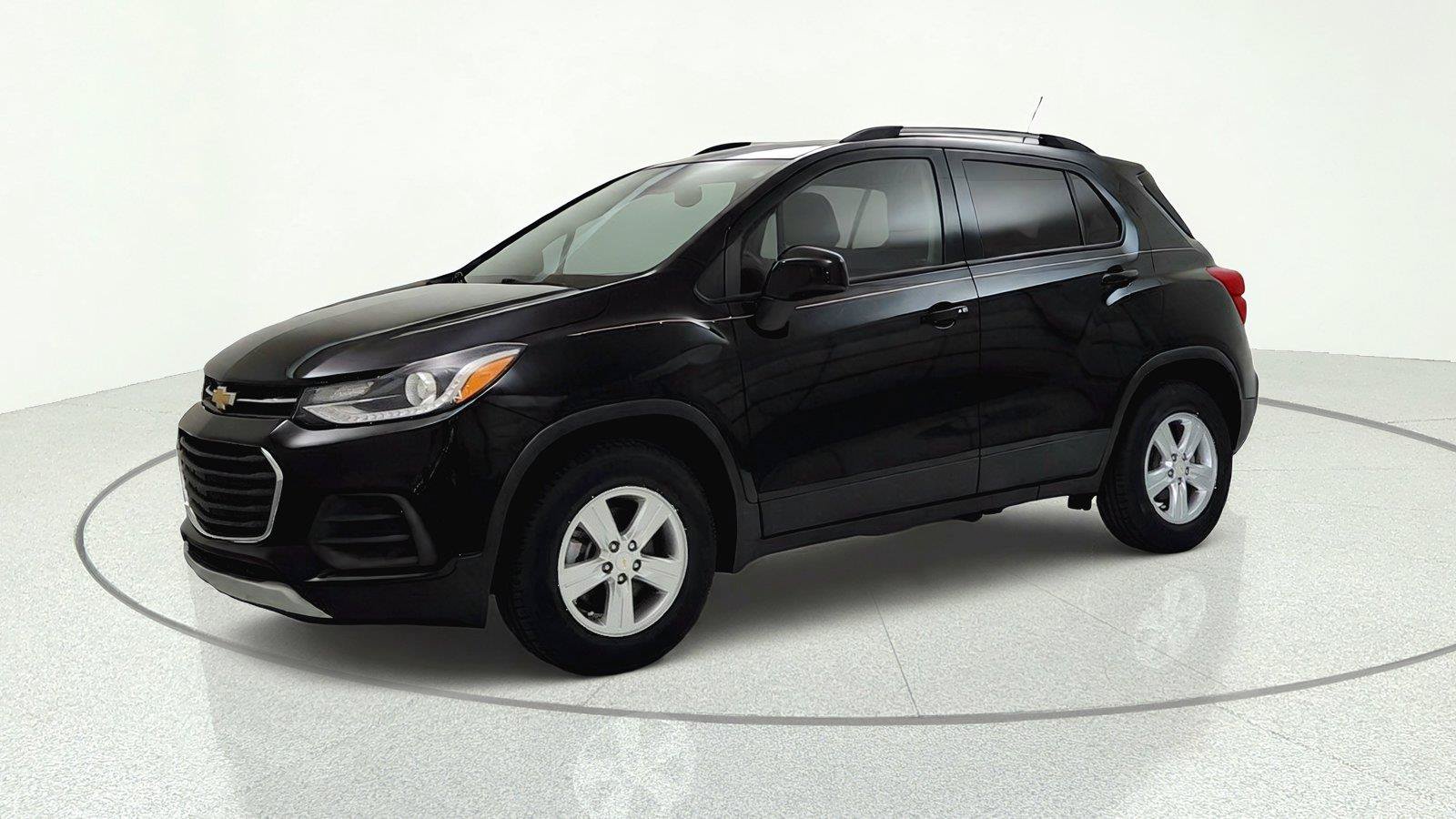 Used 2022 Chevrolet Trax LT w/ LT Convenience Package AWD/4WD image 3
