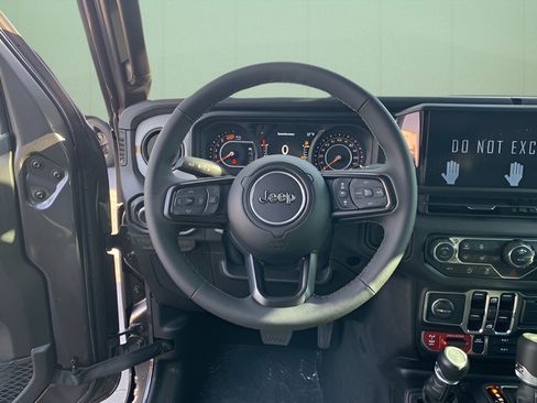 Used 2025 Jeep Wrangler Unlimited Sport AWD/4WD image 19
