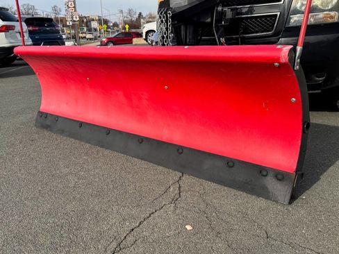 Used 2011 Chevrolet Suburban 2500 image 11