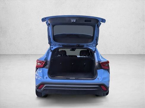 Used 2024 Chevrolet Trax RS w/ Sunroof Package FWD image 5
