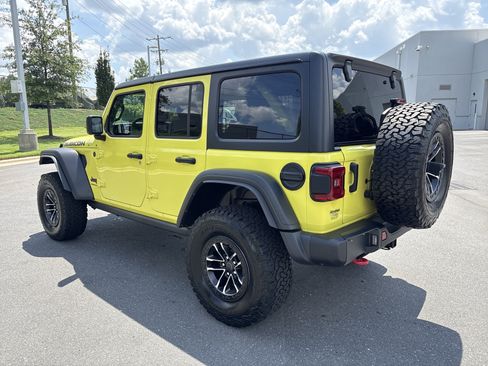 Used 2024 Jeep Wrangler Unlimited Rubicon w/ XTREMEE 35" Tire Package AWD/4WD image 7