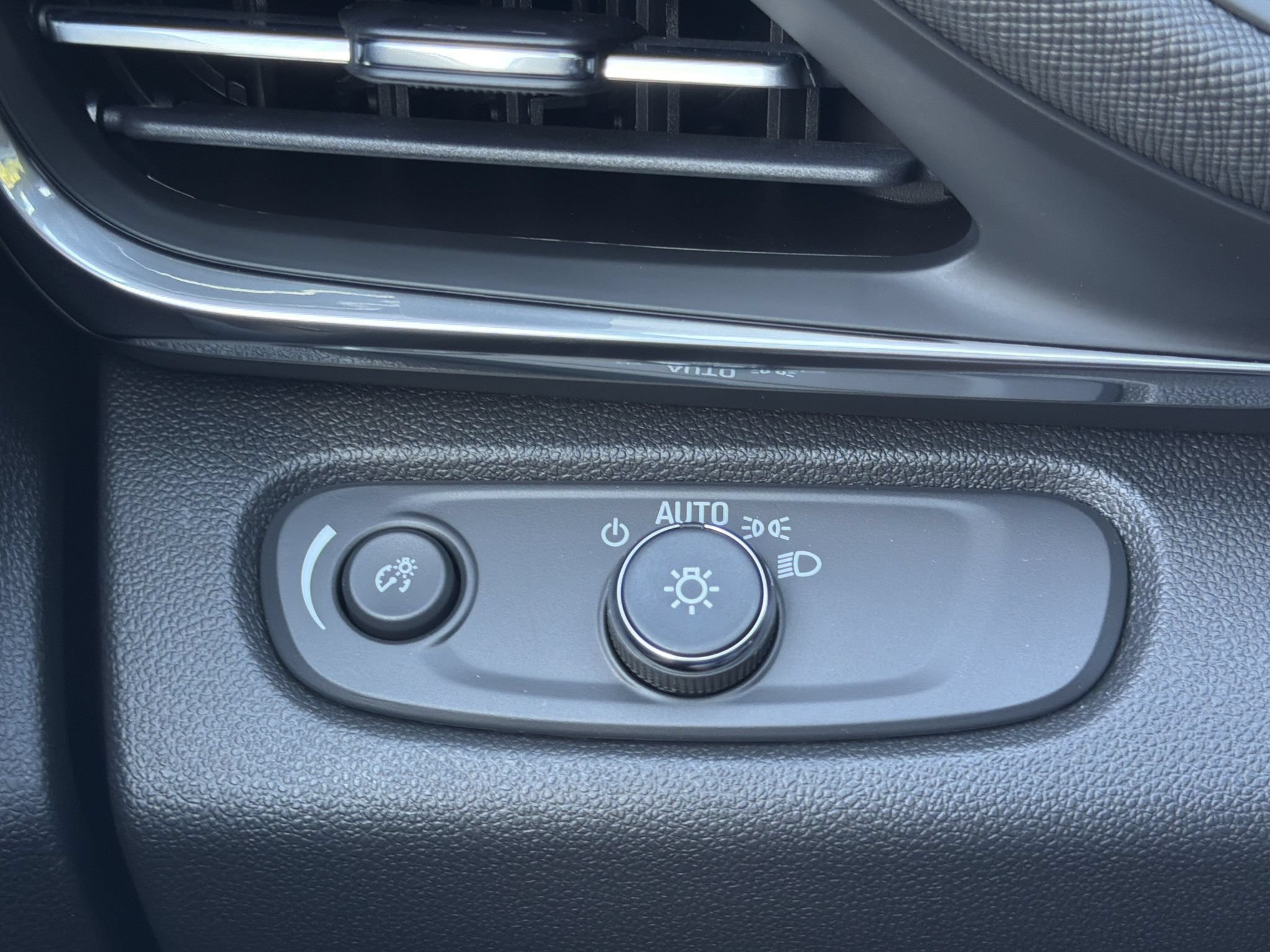 New 2026 Buick Envista Sport Touring w/ Convenience I Package FWD image 11