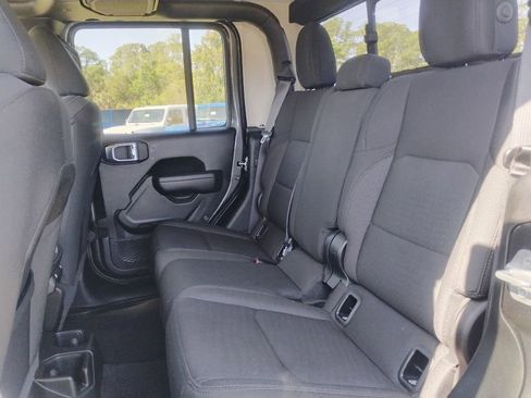 Certified 2023 Jeep Gladiator Sport AWD/4WD image 14