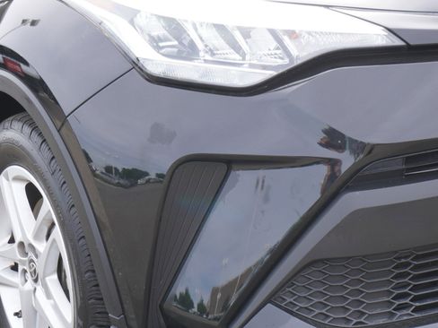 Used 2021 Toyota C-HR LE image 3