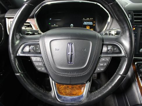 Used 2017 Lincoln Continental Select FWD image 17